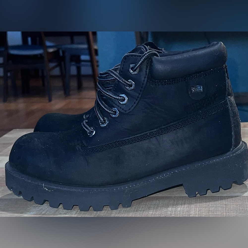 Sketchers Mens Sargeants Verdict
Waterproof Boots in Size 8